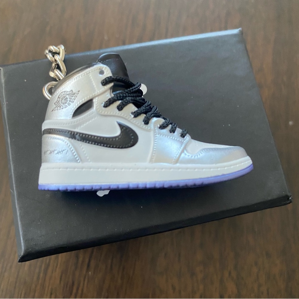 NEW mini 3D sneaker keychain Kawhi Leonard Air Jordan 1 Hi Retro "Think 16"